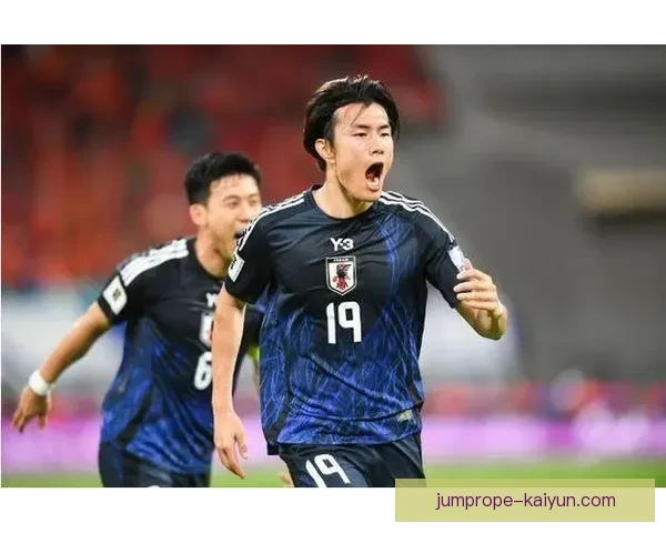 日本队在世预赛中表现稳健，状态回暖，继续展现强大竞争力。