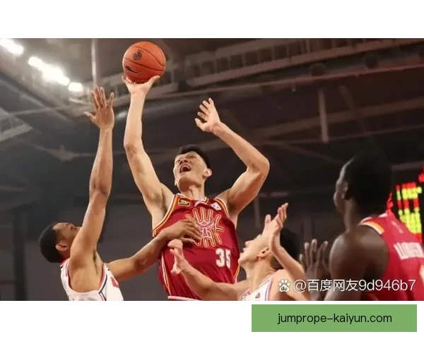 戴维斯传球区域分析显示其在比赛中的表现稳健，成为球队组织进攻的关键。